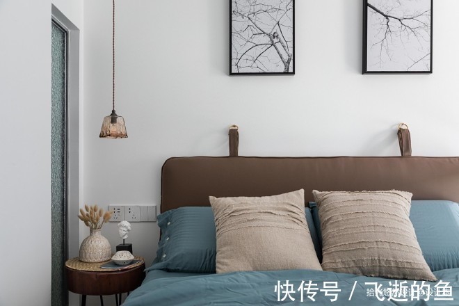 楼梯|20㎡小公寓,用定制板材打造柜体楼梯