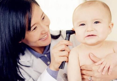 单纯型|宝妈好奇,挤了下宝宝耳朵上的'聪明孔',医生:这种孔不能挤啊