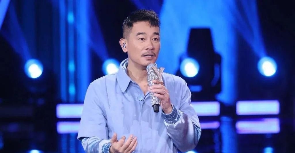 吃相|53岁陈小春翻菜惹争议,曾因喝粥被应采儿扇耳光,男人的吃相有多重要