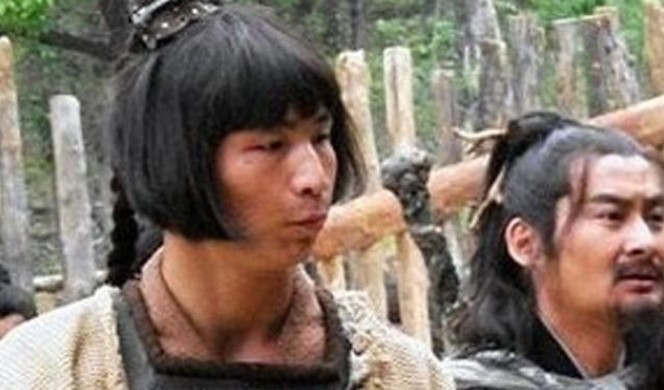 战场|此人是梁山开山元老,却啥本事都没有,上过一次战场,第一个战死