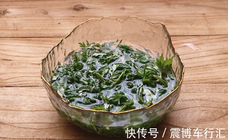 艾叶煮鸡蛋|春天,女性朋友要多吃艾叶煮鸡蛋,教你正确做法,汤都不浪费