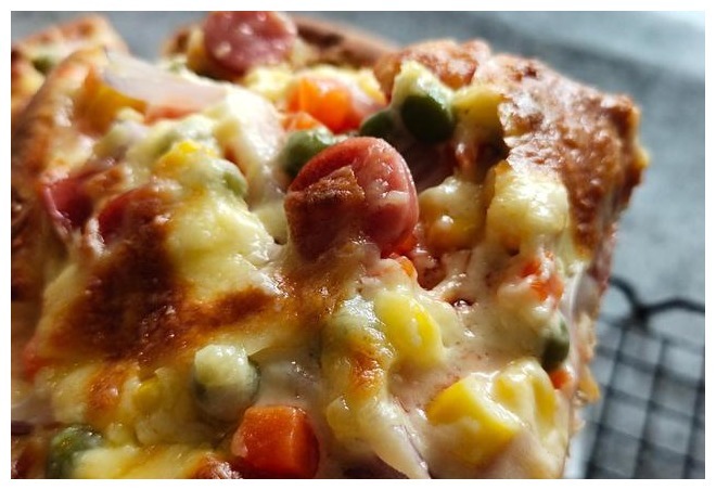 在家做披萨原来这么简单，学会再也不用叫外卖，底部酥脆咸香软糯