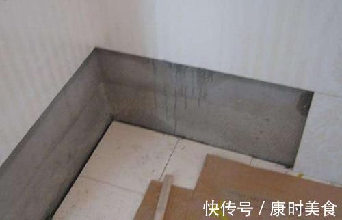 费时间|头次见卫生间贴瓷砖留空一排，开始以为工人偷懒，问完才知好处多