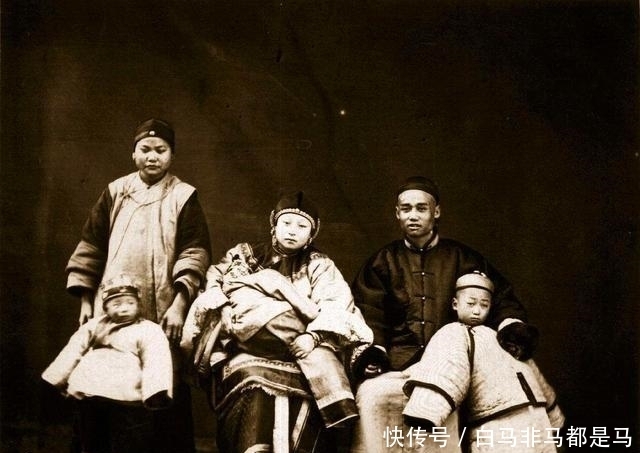 末代皇族们的落魄生活:铁帽子王沦落成车夫,格格去街上摆地摊