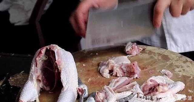 鲜嫩|炖鸡肉时,千万不要直接加水炖,多做这一步,鸡肉鲜嫩,没有腥味！