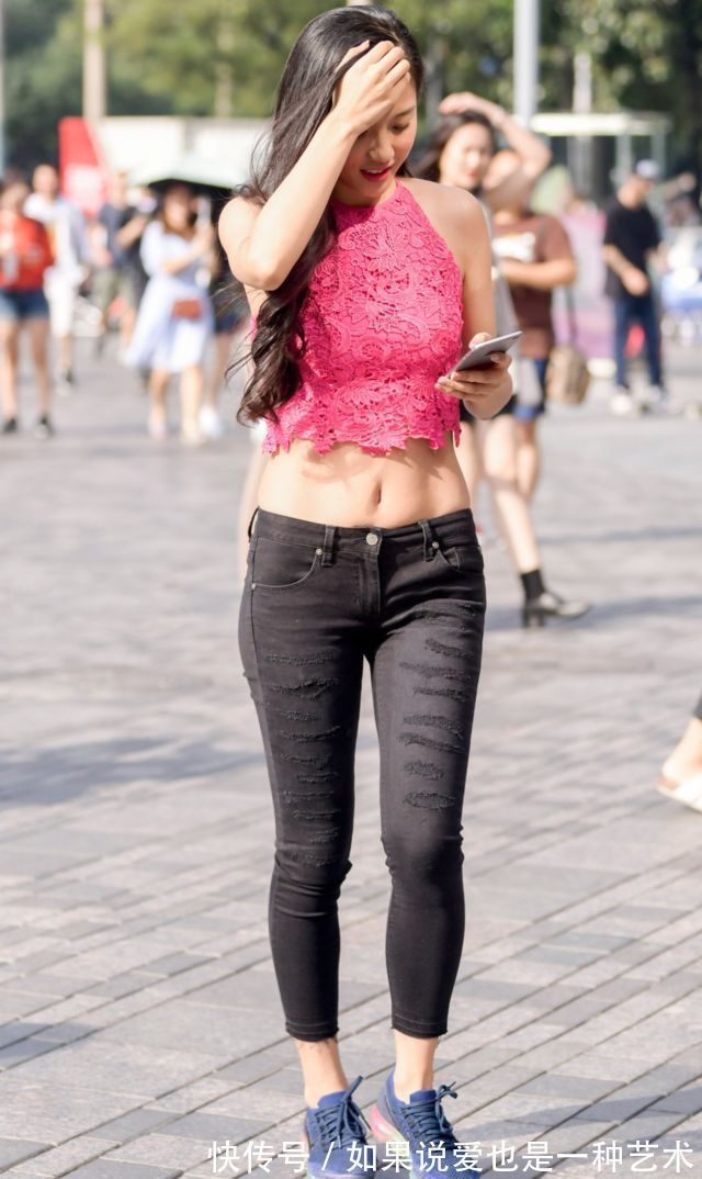 街拍|街拍:健身的小姐姐身材就是好,羡煞旁人