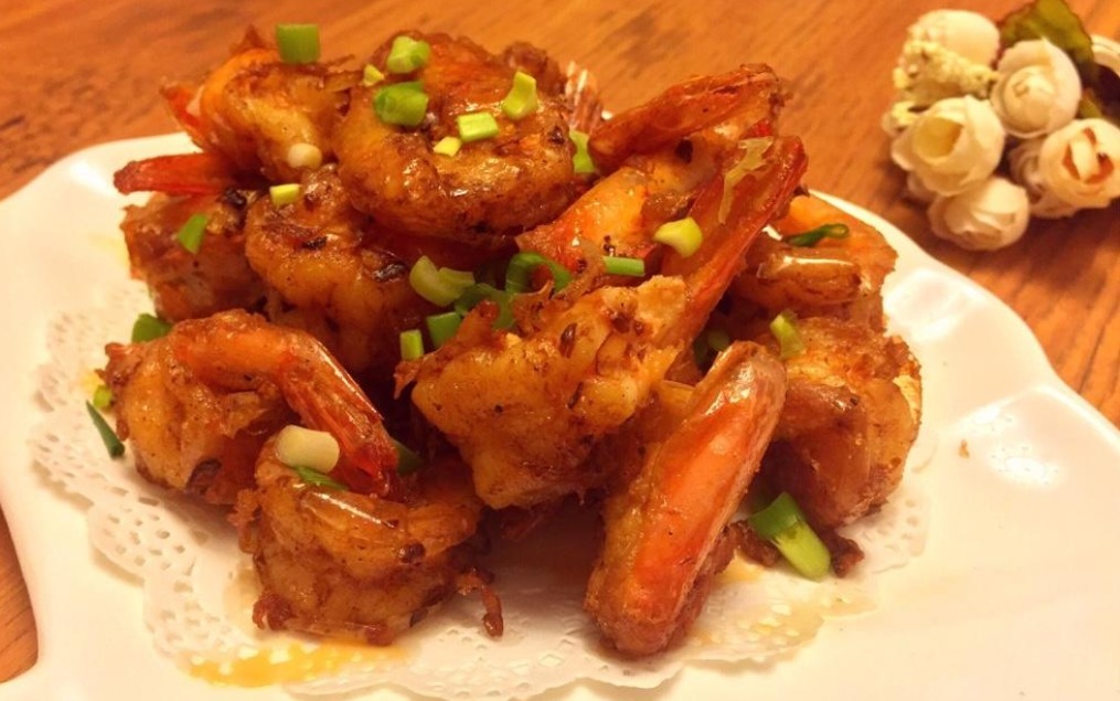 大虾别用水煮,教你一个简单做法,酥香过瘾,虾肉嫩滑,太好吃了