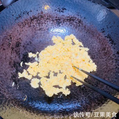 开胃解腻快手早餐之芝士蔬菜饼，一盘可不够