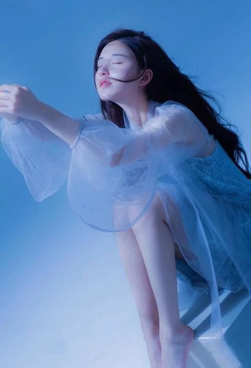 丸子头|甜美女孩,身穿露脐卫衣超吸睛,美炸了!
