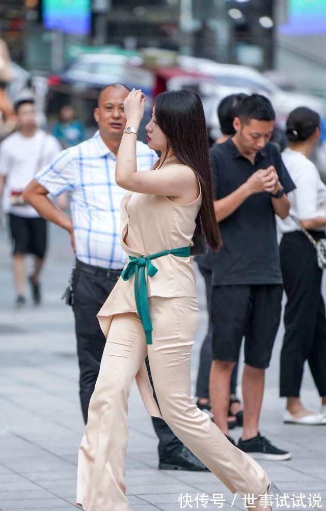 职业 夏季职业装怎么选裙装穿腻了可以考虑裤装，轻松穿出职业气质！