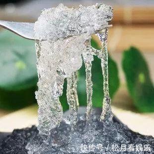 女性50岁以后对自己好点,常吃三大“零食”,好处或许“不请自来”