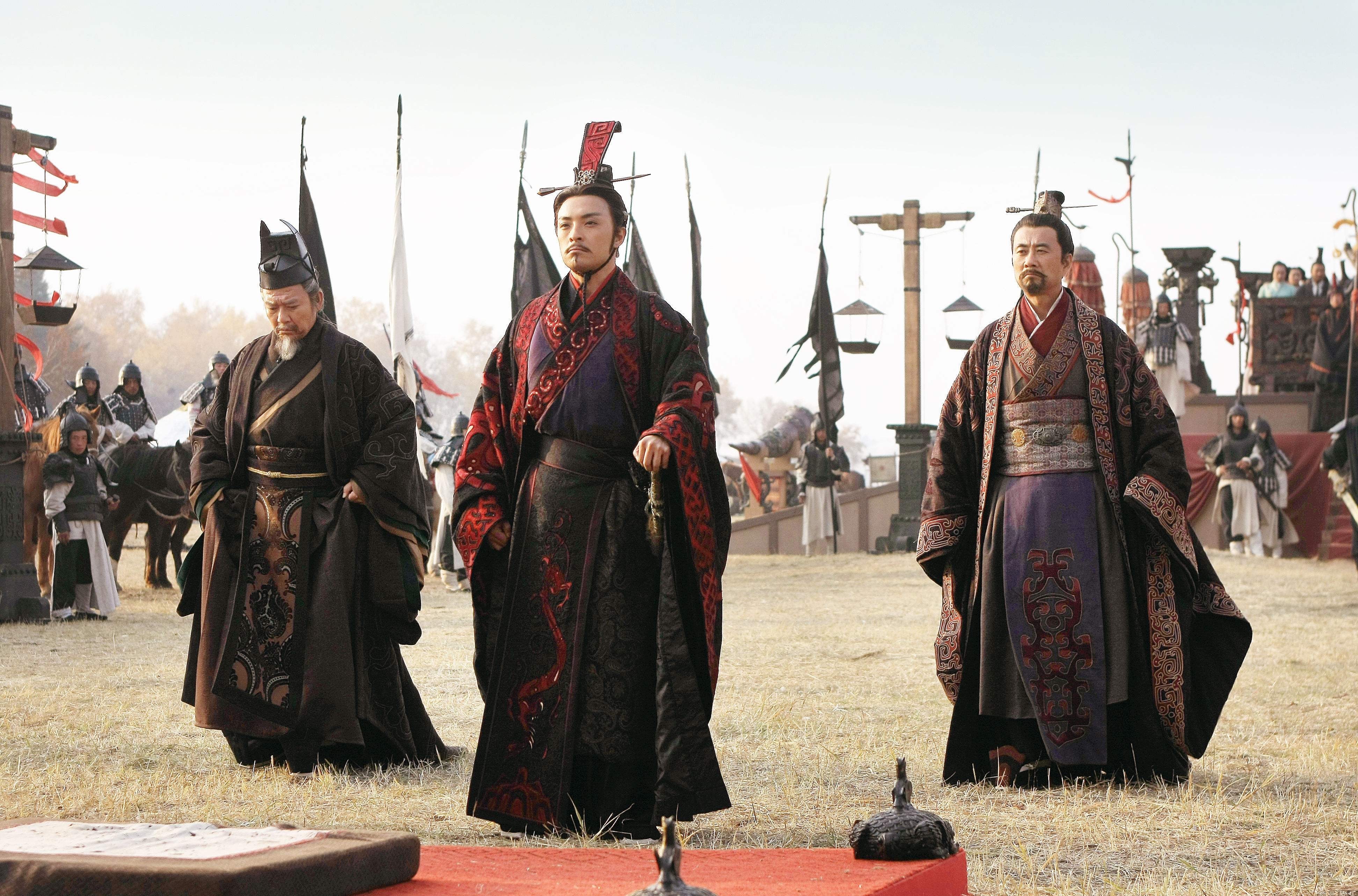 铜壶|一锹挖出40斤黄金,奖励1万遭全村白眼30年,最值钱的还不是金子