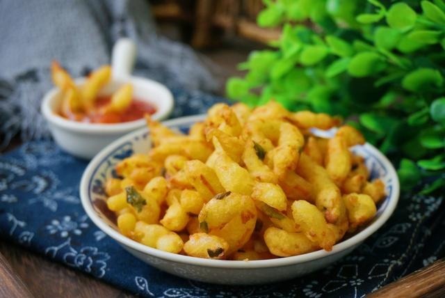 这菜一年四季都便宜，用它做个小吃，酥酥脆脆