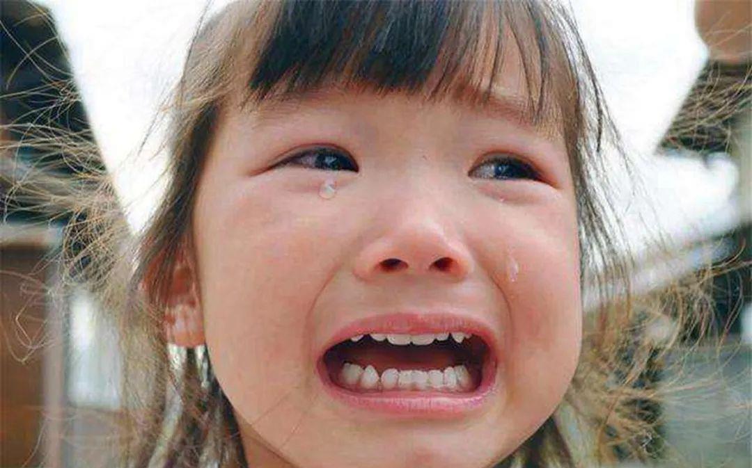 父母|孩子哭闹时,父母要明白有些话是不能说的,会让他们越来越伤心