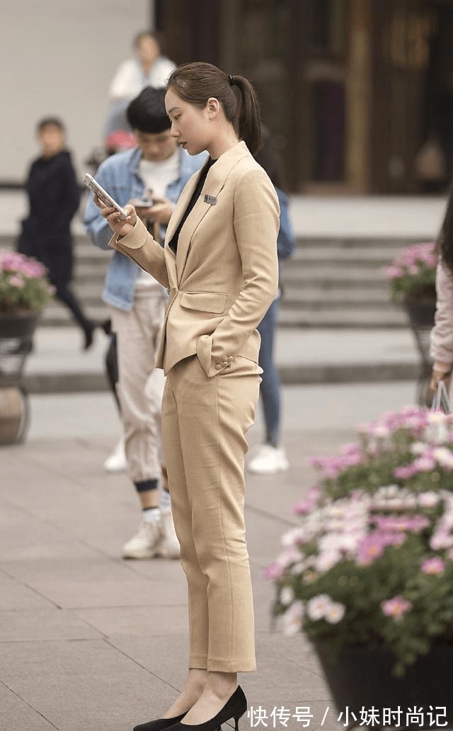 高跟鞋 时髦的姑娘,冬天选择尖头细高跟鞋,穿出长腿效果,搭配出气质