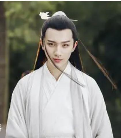 王红林|变形记：农村女孩患公主病，回村哭着找“富爸爸”，如今怎样了？！