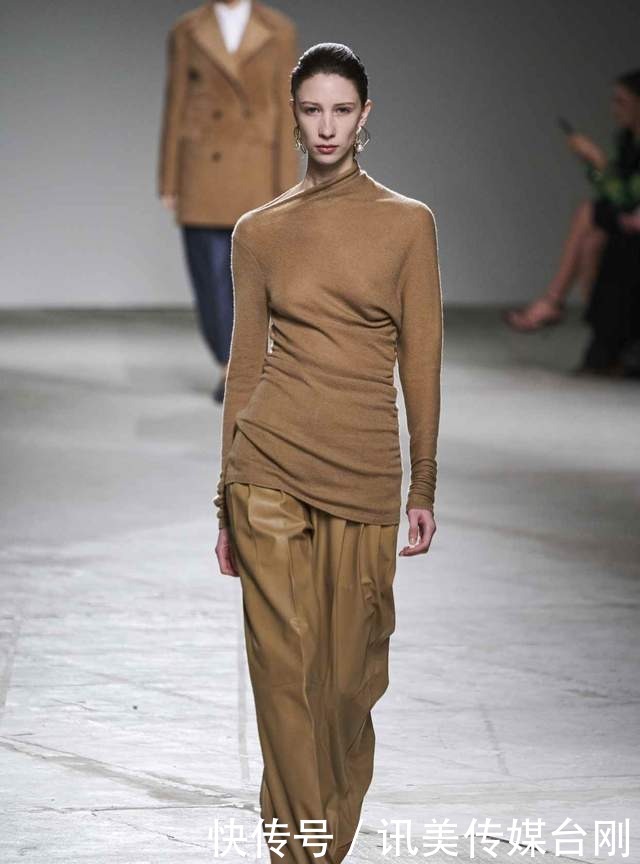 颜色不会搭?绿色特别又好看!潮流搭配7个分析:其它色照做就行