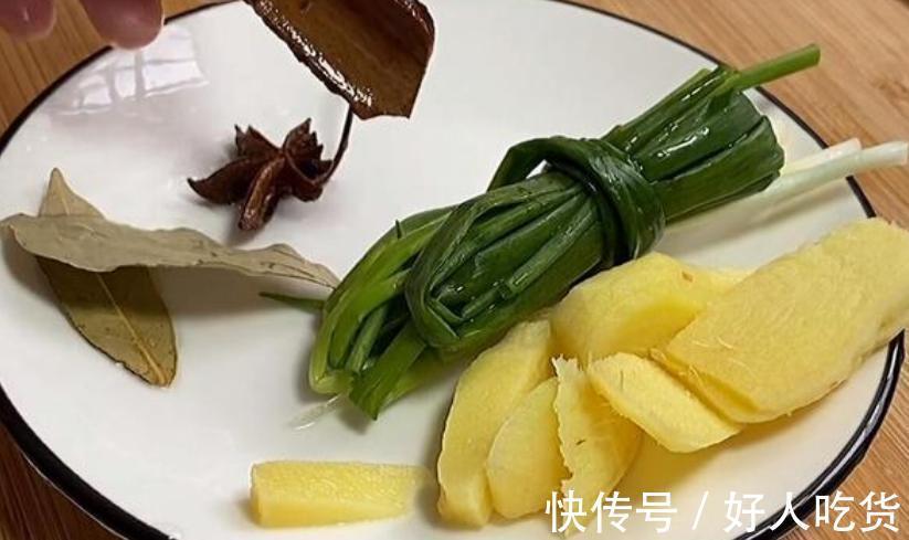 香味|教你卤肥肠的做法,配料齐全,汁香味浓满口香,一口冒油