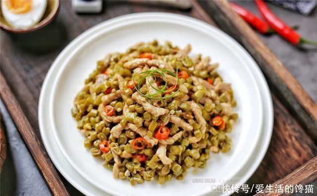 下班回家晚餐认真做,4菜1汤,有荤有素营养足,我家从不点外卖