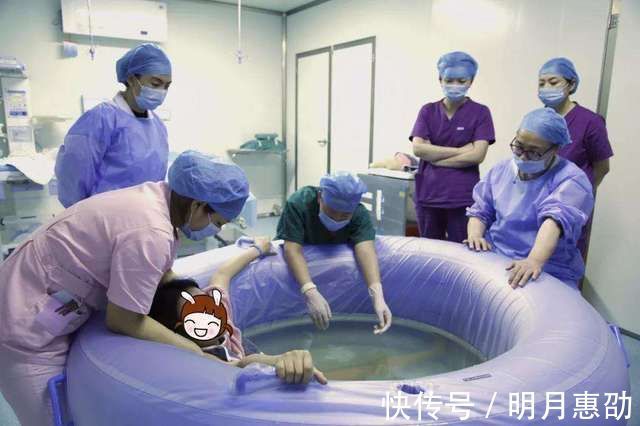 丹妮|国外孕妇都在用的“水中分娩”,真的适合中国产妇吗?看完秒懂