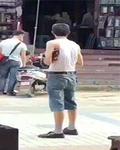 |搞笑GIF:一转身美美哒