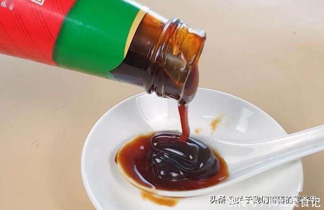 买蚝油,别管多少钱,只看瓶身上的“两行字”,没有就是假蚝油!