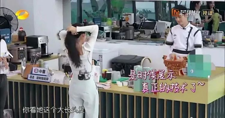 張碧晨一根筷子盤頭發(fā),趙麗穎都驚訝了