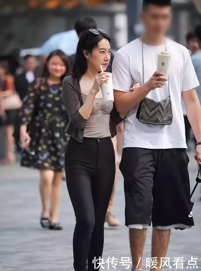  楚楚动人|性感清纯紧身打底裤小姐姐，楚楚动人美丽大方，分外时尚性感！