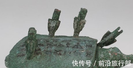 来历@老农钓鱼钓起一“乌龟”,背上插着4支箭,专家此物来历不简单!