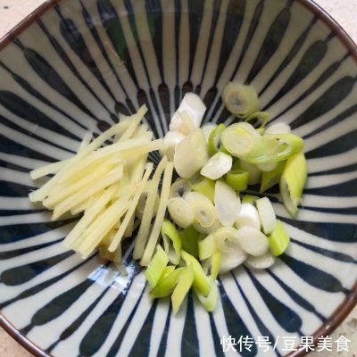 好吃到飞起的虾皮疙瘩汤，这样做0失败