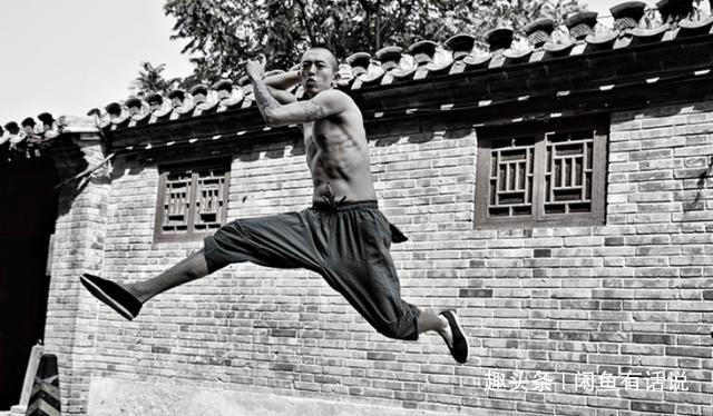 比尔盖茨 男人别总穿皮鞋,闷脚!现在大佬都爱穿“千层底”,舒服还有范