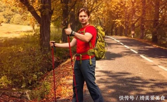 老人|走路姿势可看出60岁的人是否长寿?老年人的走路形态真重要吗?