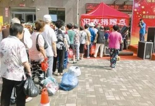 菲菲|“扔了怪浪费,给你家孩子穿吧”,宝妈假意收下后,第二天就捐了