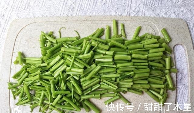 家常小炒空心菜，学会这些技巧，味道比饭店还好吃！