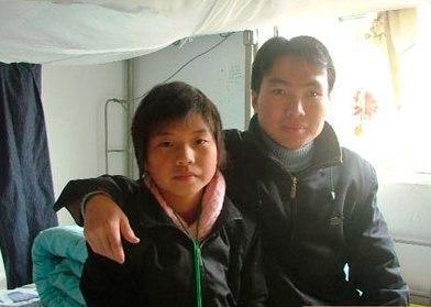 感动中国$带妹妹上大学,边读书边挣钱给父亲治病的洪战辉,如今过得怎样