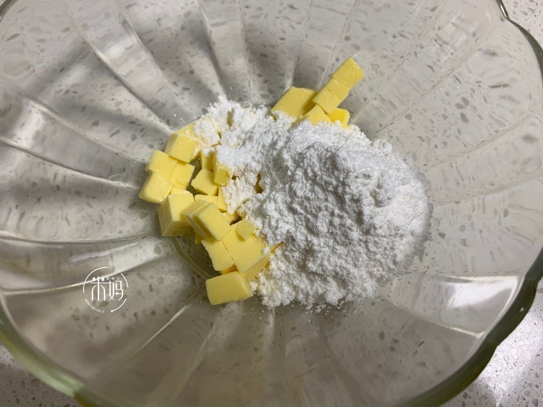 自从学会面粉这种做法，女儿隔三差五点名吃，缺点就是太酥太好吃
