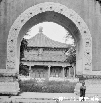 100年前的众生相: 图3是残忍的浇驴肉, 图