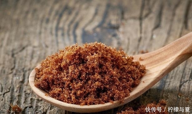 皮肤|女性30岁后,常吃3种“碱性食物”,或许“皮肤”细腻不显老