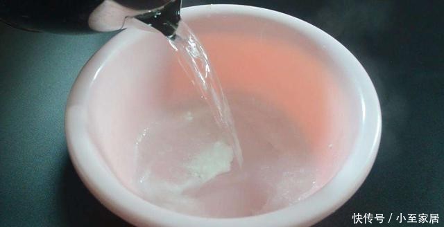 省事|毛巾用久了又臭又滑,这样清洗更干净省事,不得不感叹聪明