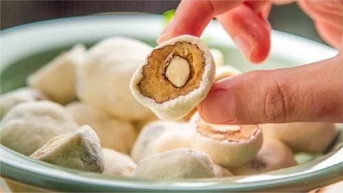  家里|全网最火！排队3小时才能买到的网红奶枣，10分钟搞定，家里有锅就能做！