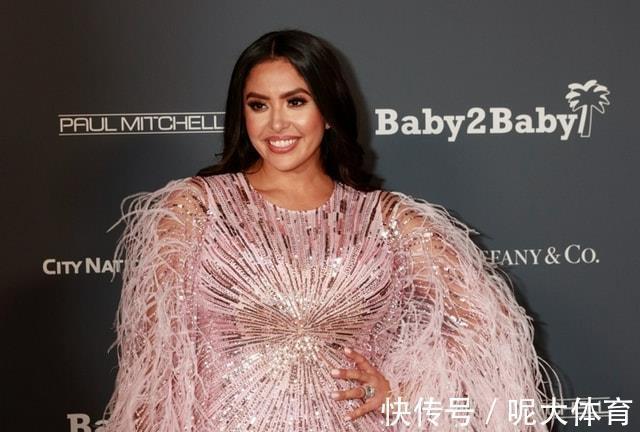 娜塔莉娅|瓦妮莎携女儿出席慈善晚宴!提起科比动情流泪,至今还是没有放下
