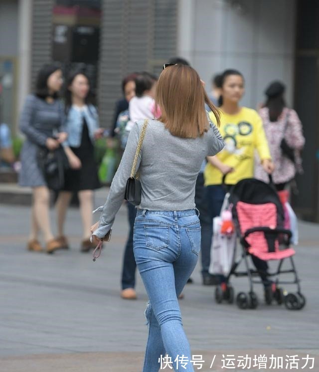 穿搭|凹凸紧致的瑜伽裤美女,值得借鉴和尝试,魅力过人