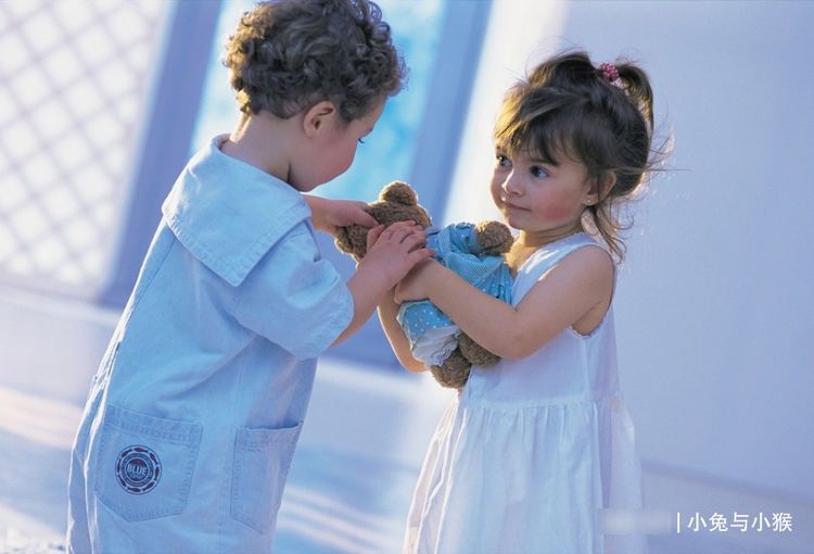 朋友圈|妈妈给3岁娃征友要求“门当户对”，家长要不要干预孩子的朋友圈