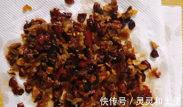 吸油纸|黑米别用来煮粥，做成面包，好吃又美味！