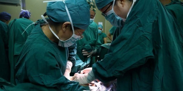 宝宝|孕妇怀四胞胎以为是儿子,结果生四个女儿,爸爸产房外手舞足蹈