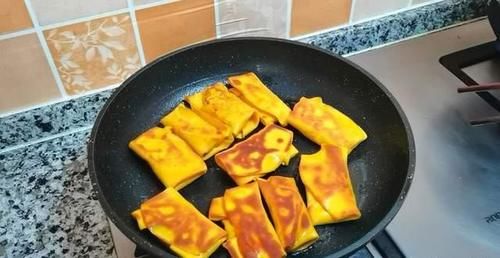 锅贴|锅贴的新吃法,制作简单,好吃营养还丰富,孩子爱吃的都不怕吃撑