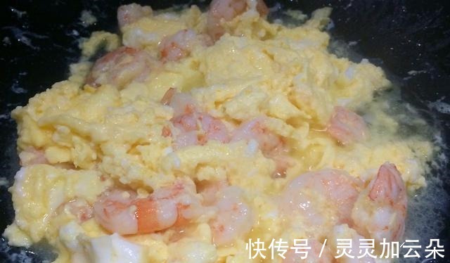 虾仁跟鸡蛋搭配在一起,营养翻倍,常做给孩子吃!