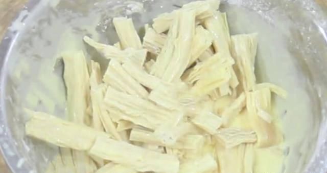 做出|大厨教你“红烧腐竹”,比肉还好吃,让你在家也能做出饭店的味道