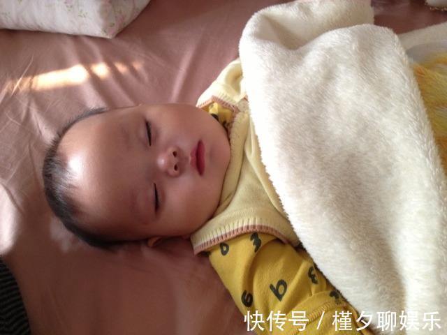 反过身|孩子睡觉满床滚,是睡姿不好可能是这些问题找上门,宝妈要清楚