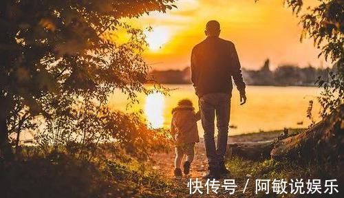 奶粉|“最淡定爸爸”火了,任由宝宝们玩奶粉,网友:这是家里有矿吗?